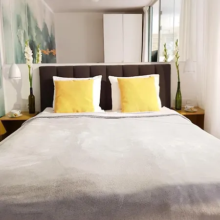 Gdańsk Stare Miasto - Mirror Apartament - 43m, 4 osoby, 2min od Starówki, BEZPŁATNY parking, Self chek in * Gdańsk