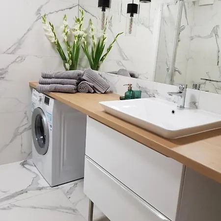 Gdańsk Stare Miasto - Mirror Apartament - 43m, 4 osoby, 2min od Starówki, BEZPŁATNY parking, Self chek in