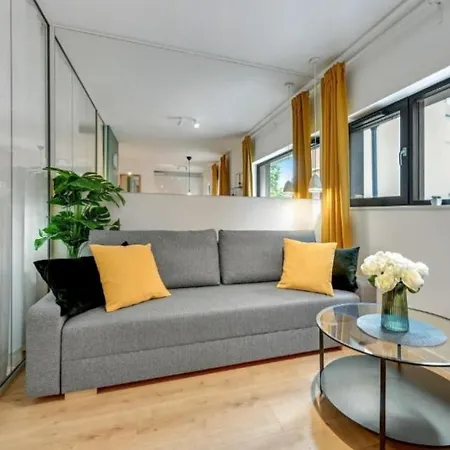 Apartament Gdańsk Stare Miasto - Mirror Apartament - 43m, 4 osoby, 2min od Starówki, BEZPŁATNY parking, Self chek in *