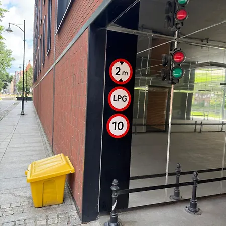 Apartament Gdańsk Stare Miasto - Mirror Apartament - 43m, 4 osoby, 2min od Starówki, BEZPŁATNY parking, Self chek in Gdańsk